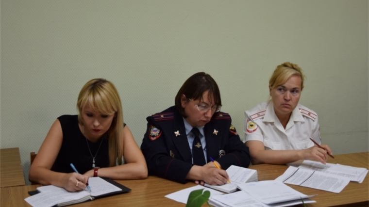В Московском районе на заседании Координационного совета по профилактике безнадзорности и правонарушений несовершеннолетних рассмотрены вопросы предупреждения правонарушений несовершеннолетних и неблагополучия в семьях