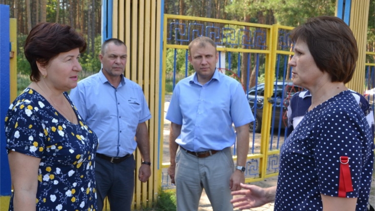 _г. Алатырь: депутаты городского Собрания ознакомились с условиями пребывания детей в оздоровительном лагере «Янтарный»