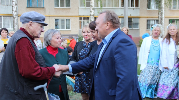 В Новочебоксарске продолжаются дворовые праздники, посвященные Дню города