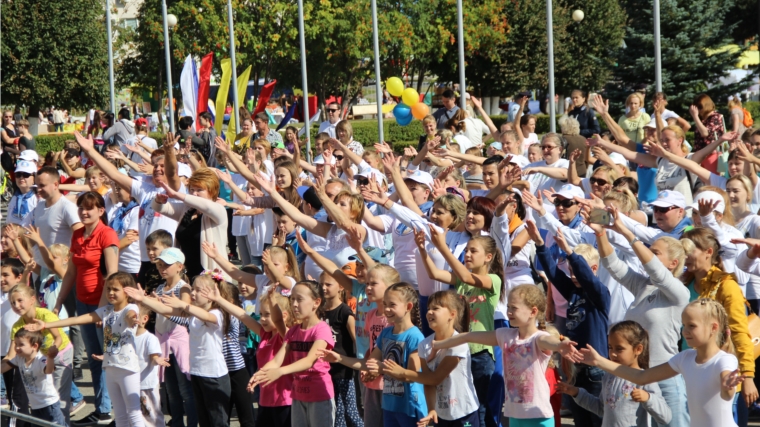 День города Новочебоксарска начался с &quot;Зарядки со звездой&quot;