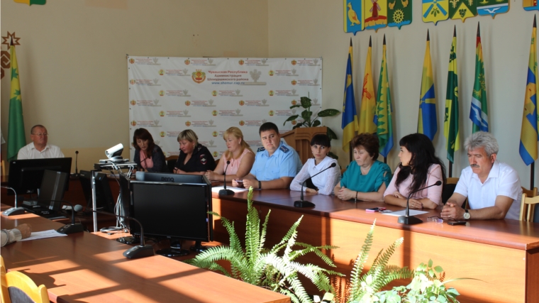 Состоялось плановое заседание комиссии по делам несовершеннолетних и защите их прав при администрации Шемуршинского района