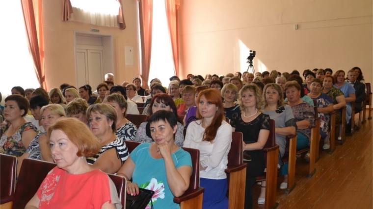 _Педагоги Алатыря обсудили задачи предстоящего учебного года