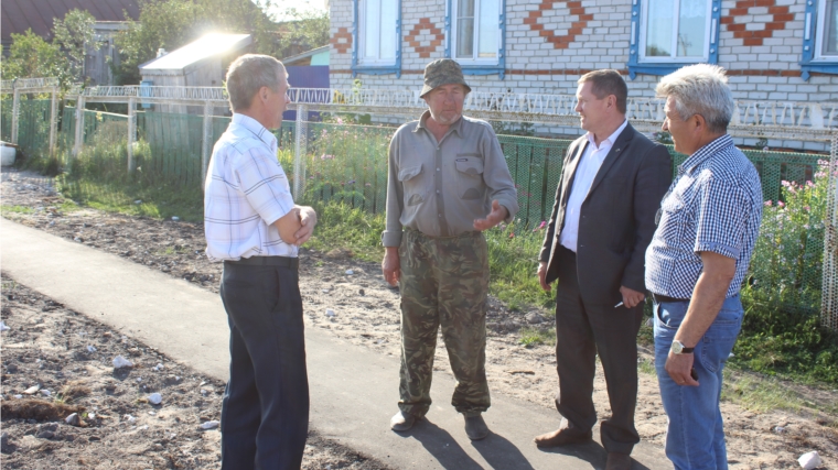 Глава администрации Шемуршинского района Владимир Денисов в ходе рабочей поездки ознакомился с ходом строительных работ
