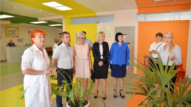 В рамках выездного заседания депутаты городского Собрания проверили готовность образовательных учреждений к новому учебному году