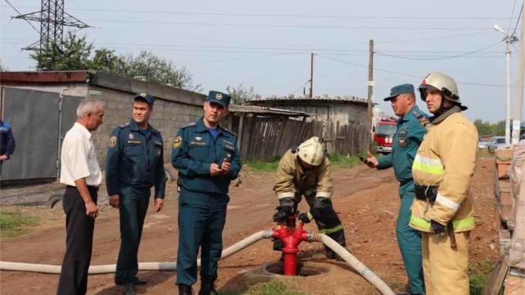 Сотрудники МЧС России проверили состояние источников противопожарного водоснабжения в Новочебоксарске