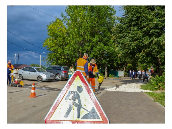 В Чебоксарах ремонтируют тротуары и проезды в 65 дворах