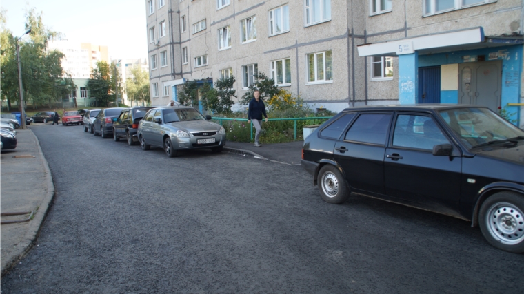 В Калининском районе Чебоксар асфальт обновлен в 16 дворах, на очереди – ещё 4