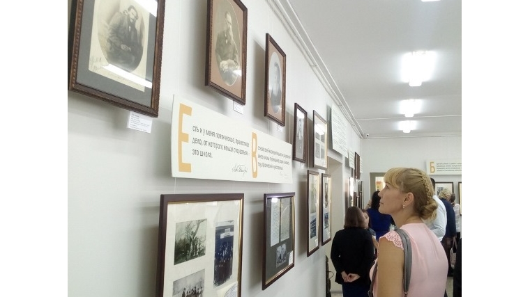 В КВЦ «Радуга» открылась выставка «Два просветителя: Лев Толстой и Иван Яковлев»