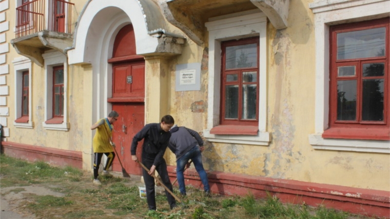 Горожане выходят на благоустройство памятных и знаковых для Шумерли мест