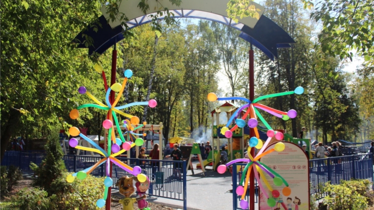 В День города Шумерля в парке культуры и отдыха открыли современную детскую игровую площадку