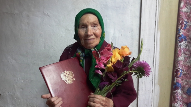 90-летний юбилей отмечает жительница деревни Чубаево Урмарского района Константинова Валентина Константиновна