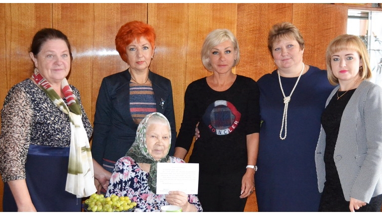 Руководство администрации и депутаты поздравляют долгожителей города Шумерля с 90-летним юбилеем