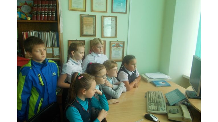 В Порецкой детской библиотеке им. Н. Мишутина прошла электронная презентация «С интернетом на ты»