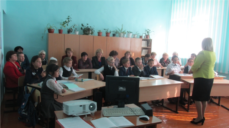 На базе МБОУ «Карабай-Шемуршинская СОШ» состоялся методический семинар по теме «Социокультурные истоки» для заместителей директоров по УВР Шемуршинского района