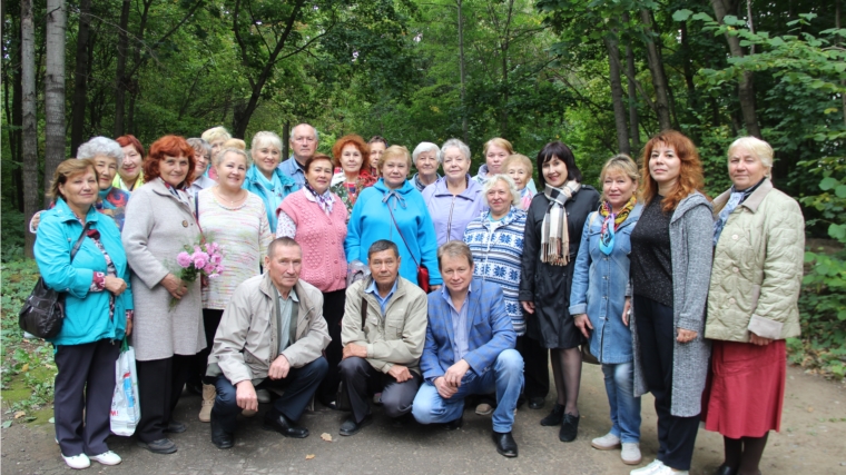 Честь и хвала старшему поколению: представители мудрого поколения ТОС «Ельниковский» на экскурсии в Ельниковской роще