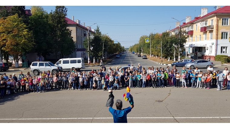 Юных шумерлинцев посредством развлекательно-игровой программы познакомили с деятельностью клубных формирований ДК «Восход»