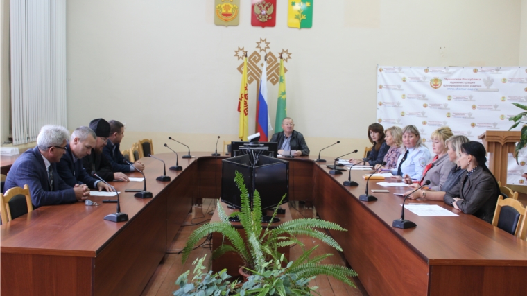 Сегодня состоялось плановое заседание комиссии по делам несовершеннолетних и защите их прав при администрации Шемуршинского района