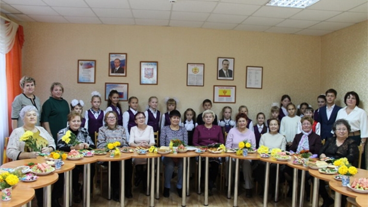 Ветераны социальной службы города Шумерли принимали поздравления с Днем пожилых людей