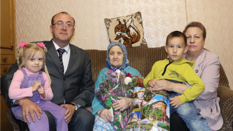 _100-летний юбилей отметила жительница Алатыря Зинаида Степановна Николаева