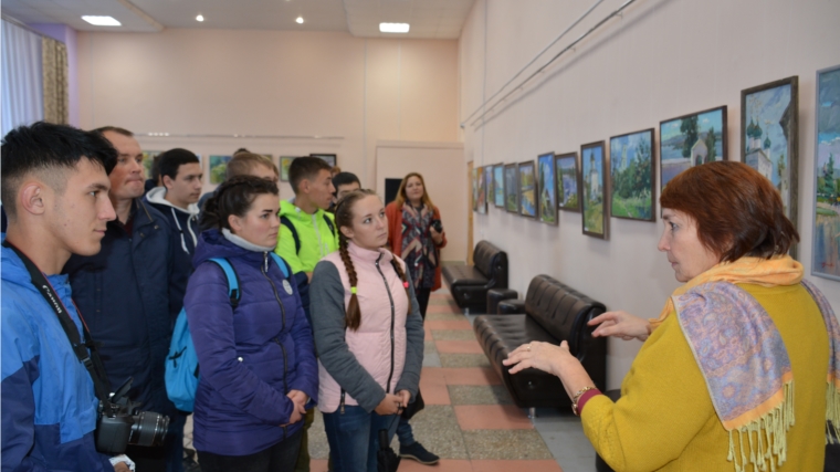 В Вурнарах открылась выставка «За летом будет осень» художника Алексея Волкова