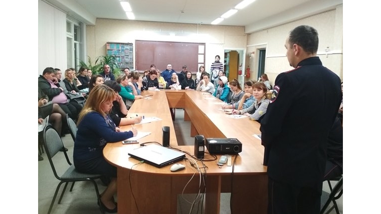 Московский район: участковые полицейские провели отчетную встречу с населением
