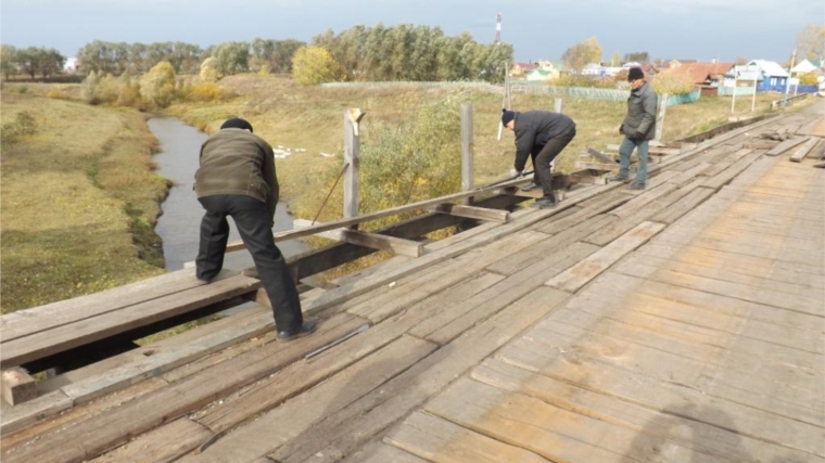 В Яльчикском районе идут ремонтные работы Новочуринского моста