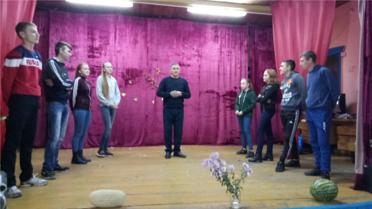 Развлекательная программа для молодежи «Осенний бал» - в Новотойдеряковском СДК