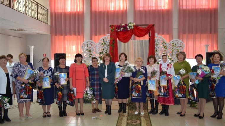 В Ядринском районном Доме культуры прошёл традиционный районный фестиваль «Восславим женщину», посвящённый всемирному Дню сельских женщин