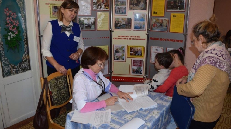 Выездная консультация чебоксарских специалистов прошла в Канашском комплексном центре социального обслуживания населения