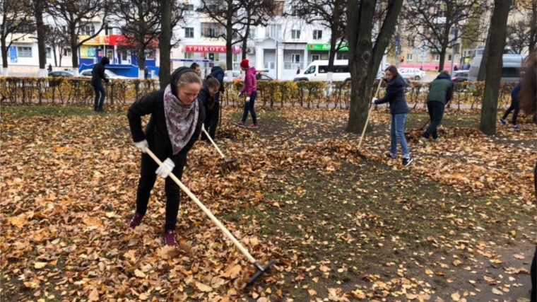 Молодёжный субботник в сквере В.И.Чапаева