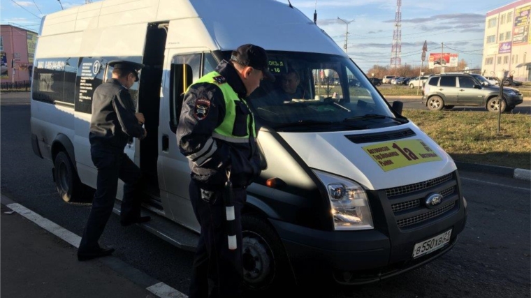 В городе Канаш прошел рейд по контролю и предупреждению нарушений водителями, осуществляющими пассажирские перевозки