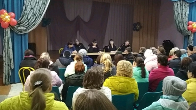 Московский район: участковые полицейские провели отчетную встречу с населением