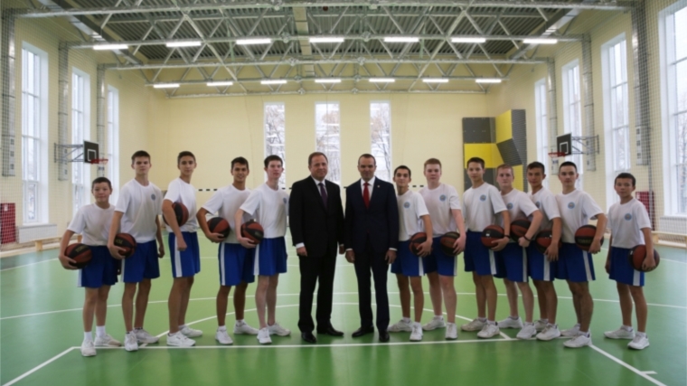 Полномочный представитель Президента РФ в ПФО Игорь Комаров ознакомился с Чувашским кадетским корпусом