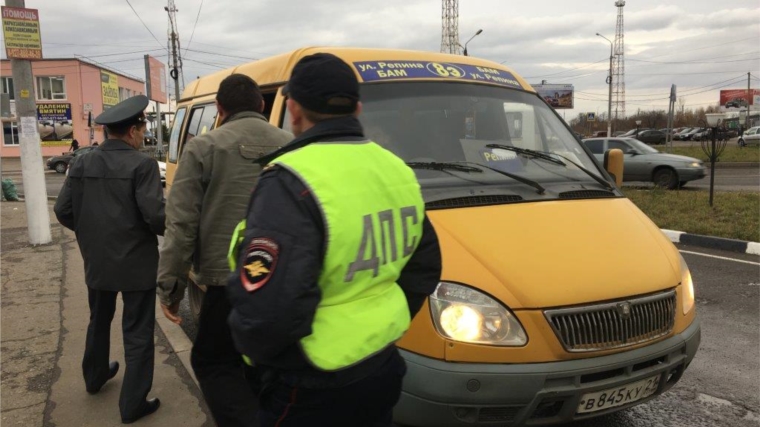 В городе Канаш прошел рейд по контролю и предупреждению нарушений водителями, осуществляющими пассажирские перевозки