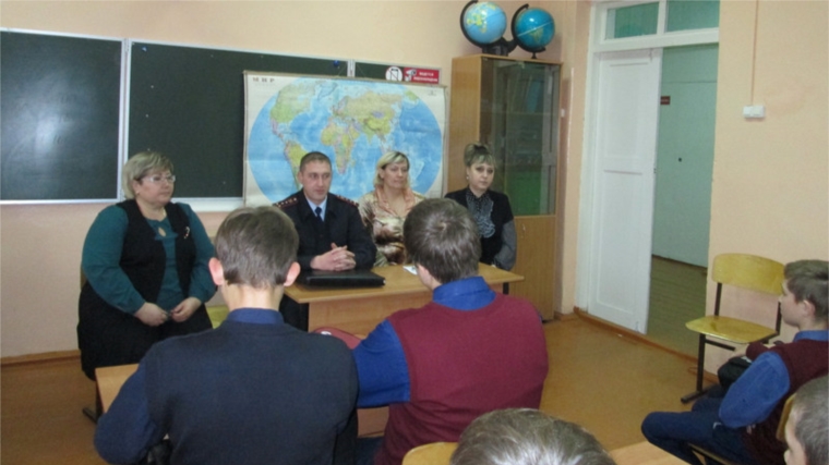 В МБОУ «Алтышевская СОШ» состоялся информационный день в рамках месячника правовых знаний