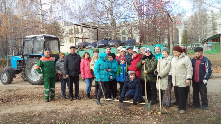 Аллея Победы к зиме готова: состоялся субботник