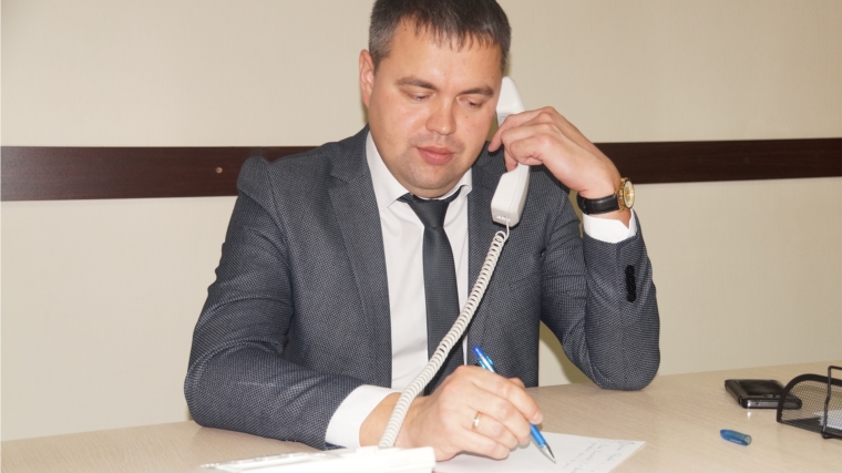 И.о. главы Ленинского района Максим Андреев ответил на вопросы жителей в ходе «Прямой линии»