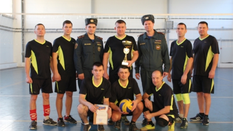 Пожарные Алатыря стали победителями в соревнованиях по волейболу