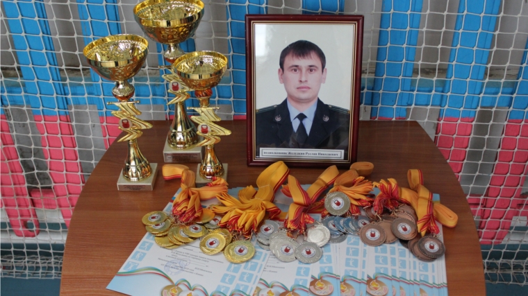В Канаше состоялись первенство г. Канаш и турнир по гиревому спорту, посвященные памяти подполковника Р.Н. Желудкина