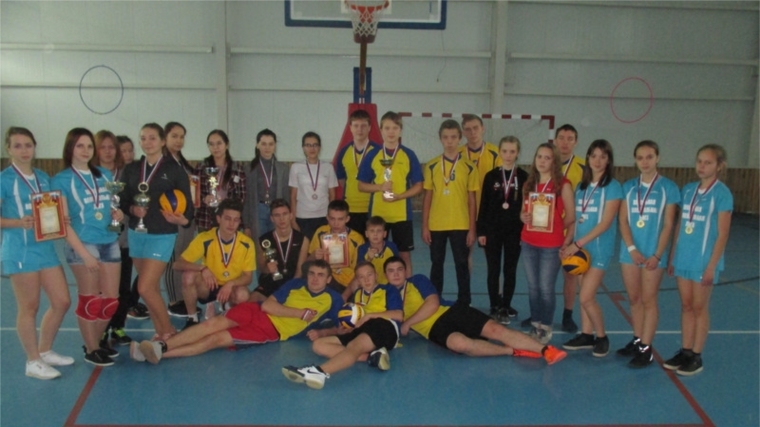 В Алатырском районе стартовали соревнования по волейболу на призы депутата Госсовета Чувашской Республики Ю.М. Кислова