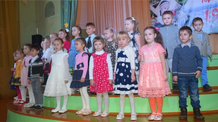 Дню матери студийцы Центра детского творчества города Шумерля посвятили концертную программу