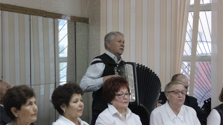 Образ матери воспроизведен ветеранами города Шумерля в музыке