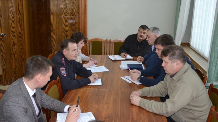 При администрации Алатырского района состоялось заседание комиссии по безопасности дорожного движения