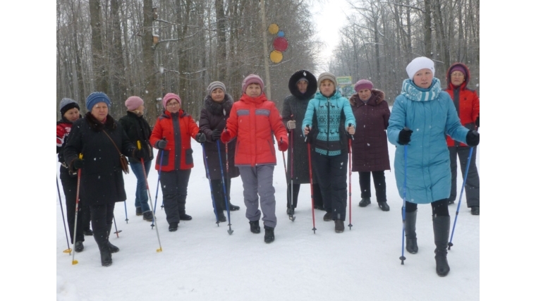 ЗОЖевцы из Новочебоксарского ЦСОН продолжают занятия скандинавской ходьбой