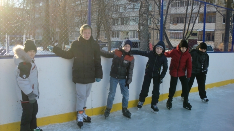 В Ленинском районе г.Чебоксары на ледовой площадке по Эгерскому бульвару, 33 состоялись соревнования &quot;Бег на коньках&quot;