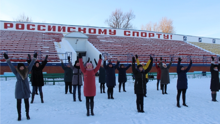 _Специалисты Алатырской центральной районной больницы продолжают проводить общегородскую утреннюю зарядку