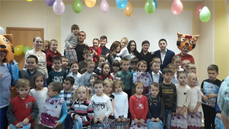 Веселый и яркий праздник для детей прошел в психологическом центре «Азамат»