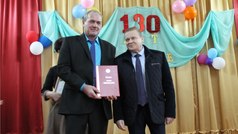 Со 130-летием депутаты Чебоксарского городского Собрания депутатов поздравили коллектив Атратской средней школы