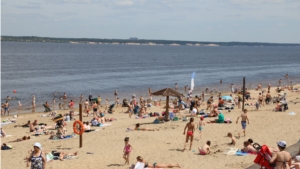 Летний отдых на городском пляже