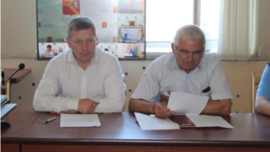 Сегодня под председательством главы района Менира Хамдеева в администрации Шемуршинского района состоялось заседание Совета по противодействию коррупции Шемуршинского района
